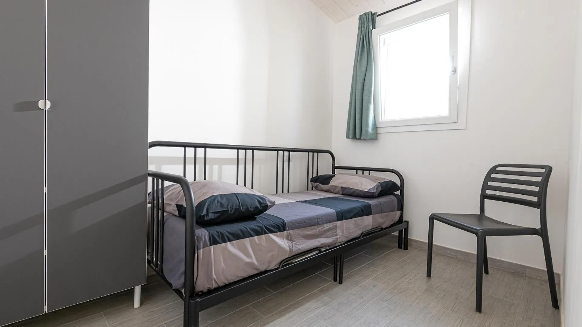 Aparthotel La Rondine Calambrone 0*,  Itálie